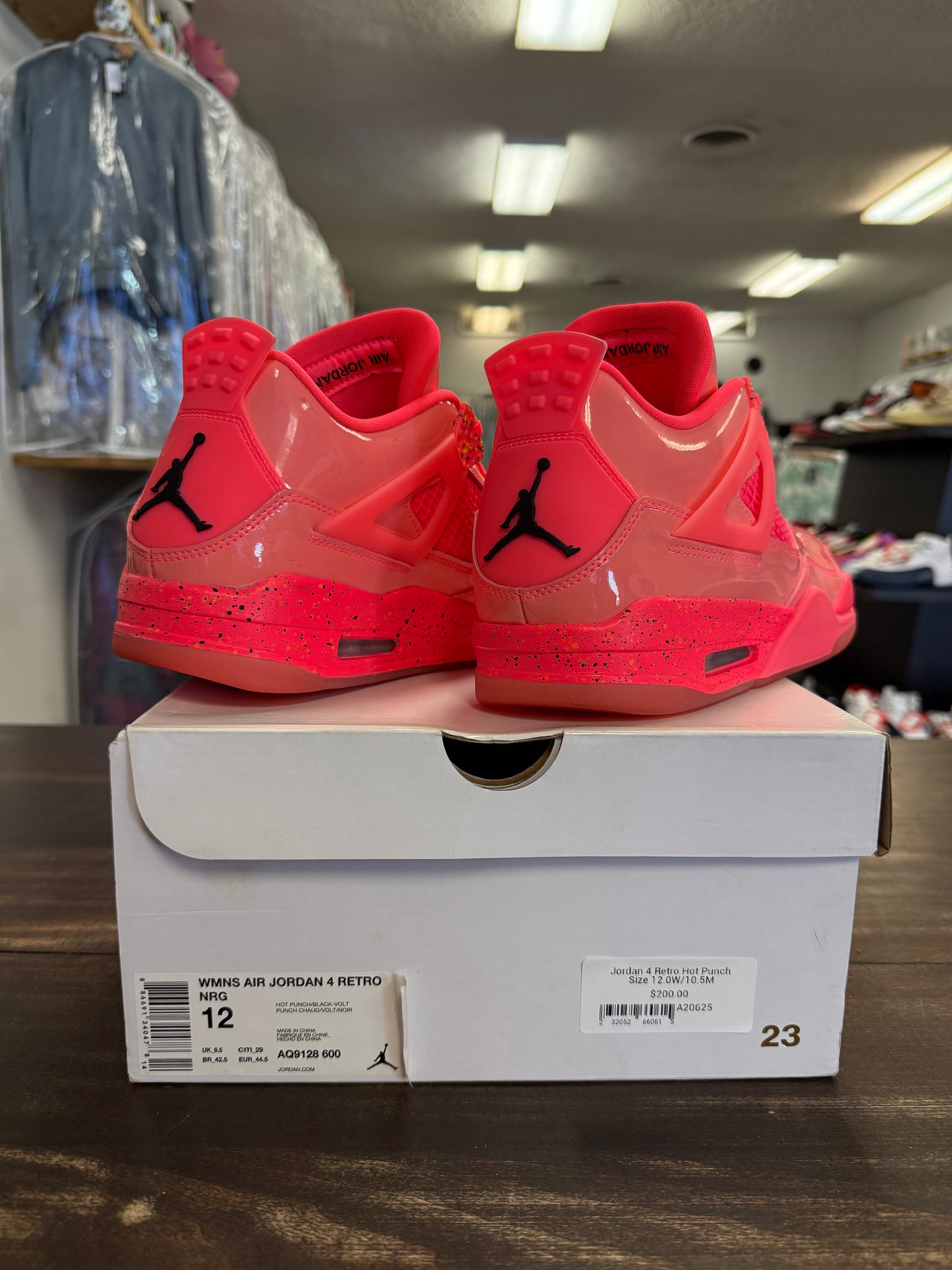 Jordan 4 Retro Hot Punch