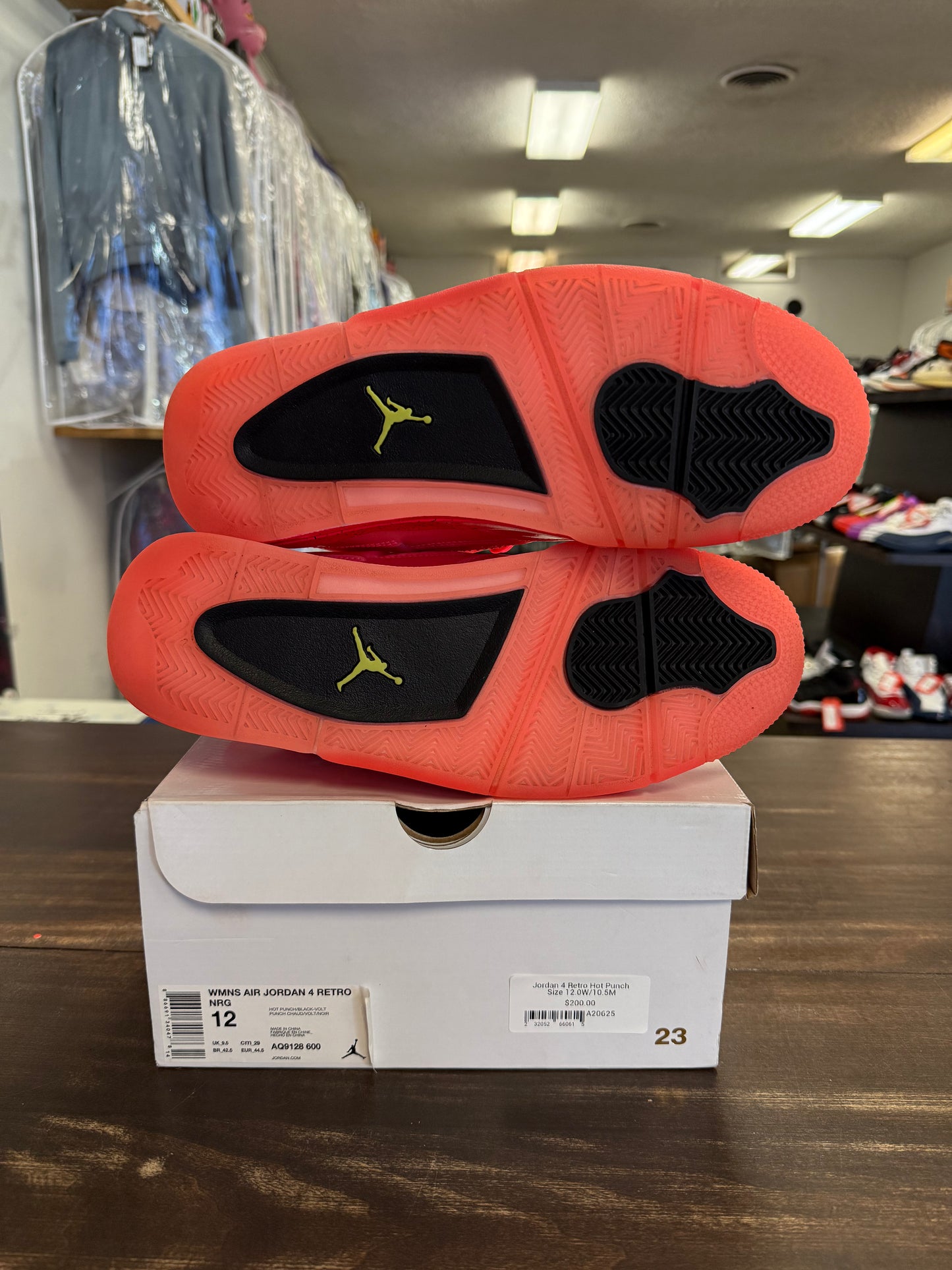 Jordan 4 Retro Hot Punch